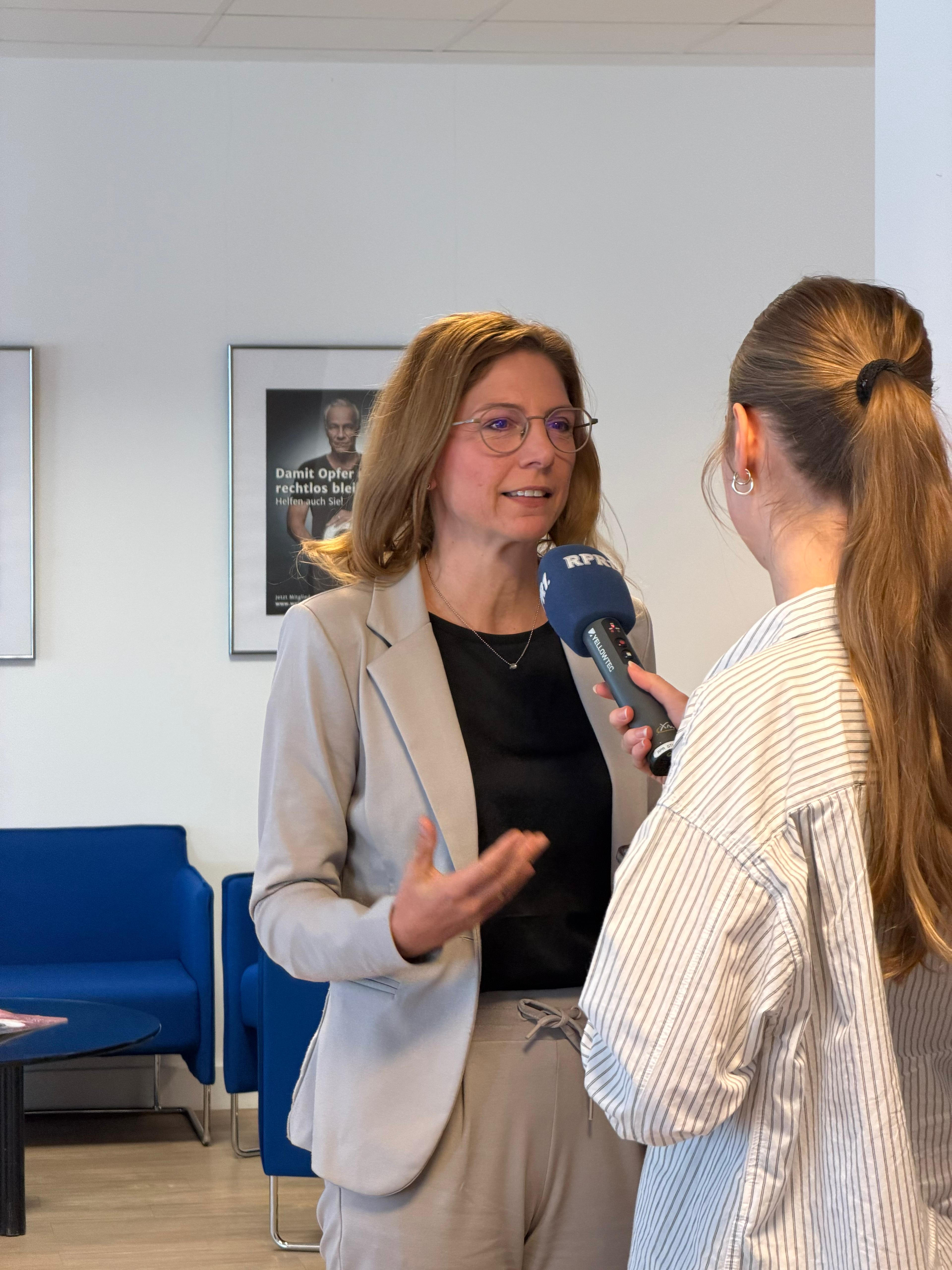 Die Landesvorsitzende des WEISSEN RINGS Rheinland-Pfalz Sabine Bätzing-Lichtenthäler im Gespräch mit RPR1
