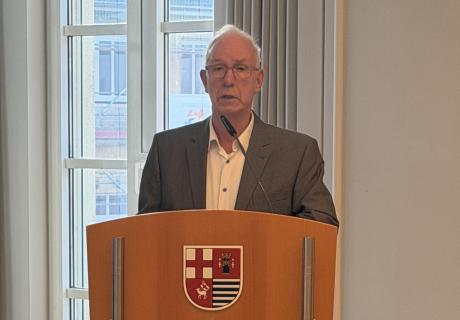 Hajo Jakoby am Rednerpult